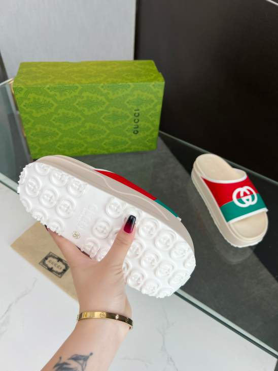 Picture of Gucci Slippers _SKUGuccisz35-46h07042368